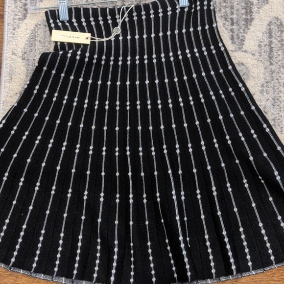 NWT Max Studio black patterned skater skirt - Picture 4 of 5